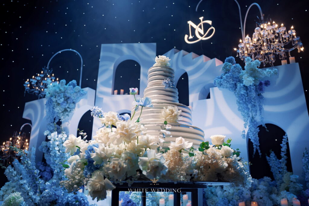 trang tri tiec cuoi love you at santorini white wedding 12