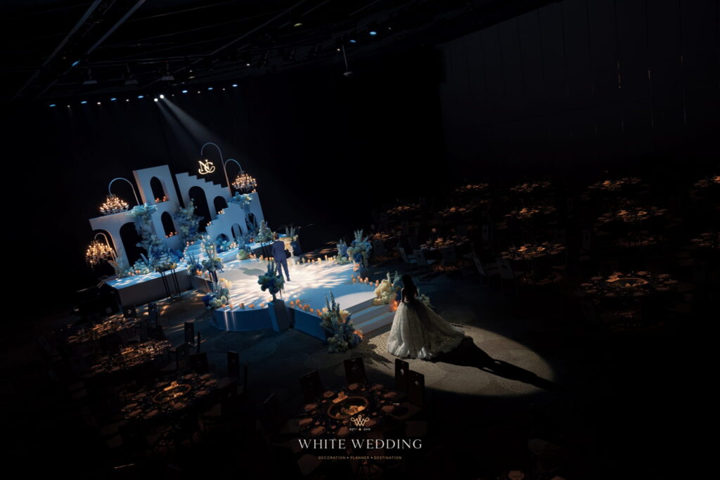 trang tri tiec cuoi love you at santorini white wedding 15