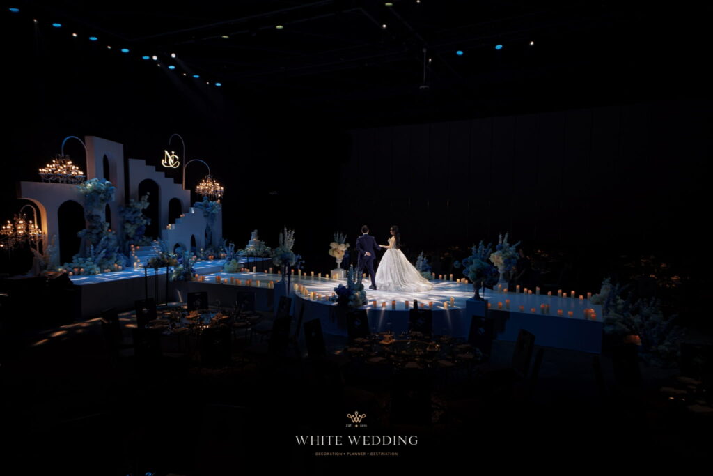 trang tri tiec cuoi love you at santorini white wedding 17