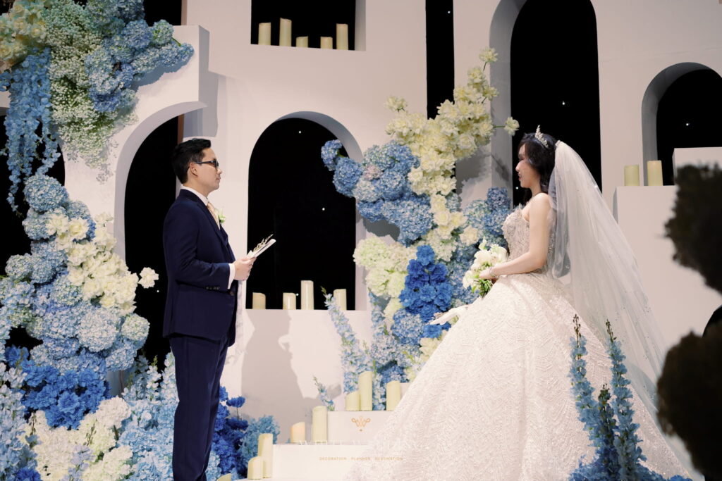 trang tri tiec cuoi love you at santorini white wedding 20