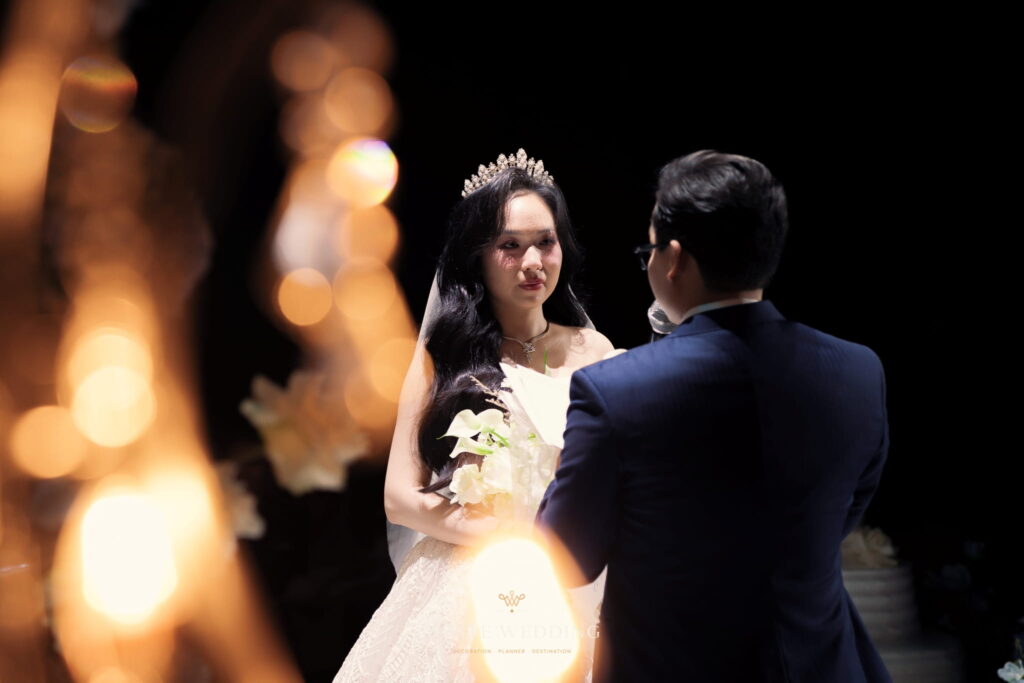 trang tri tiec cuoi love you at santorini white wedding 22