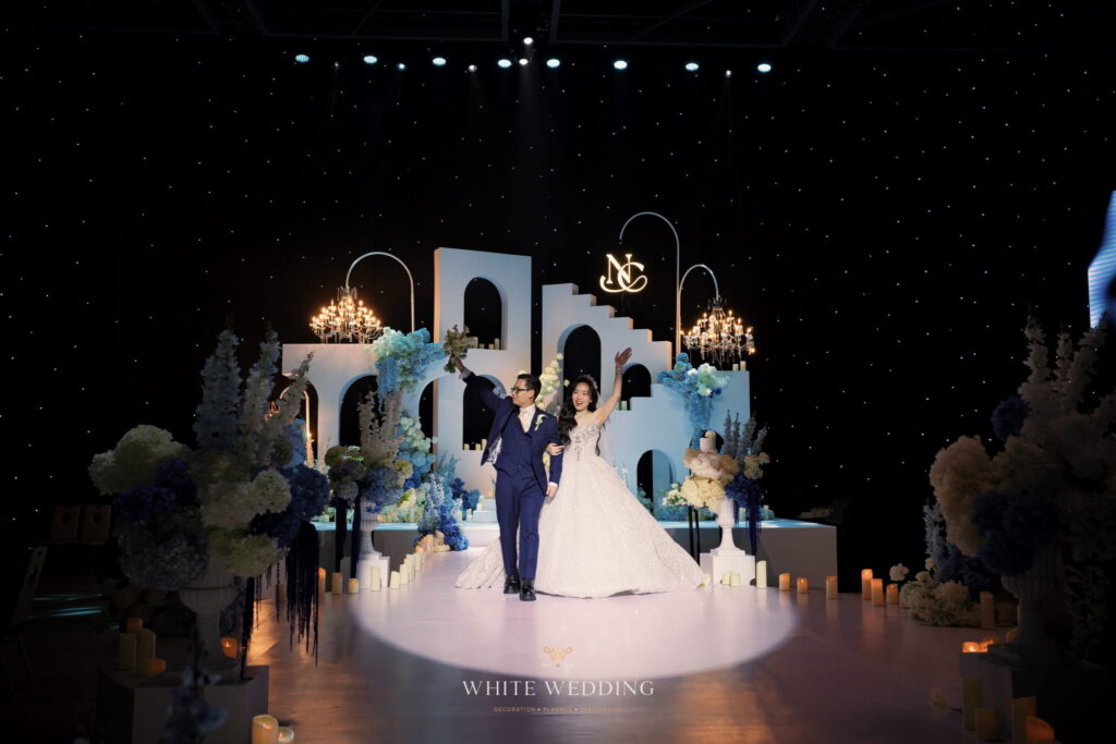 trang tri tiec cuoi love you at santorini white wedding 28