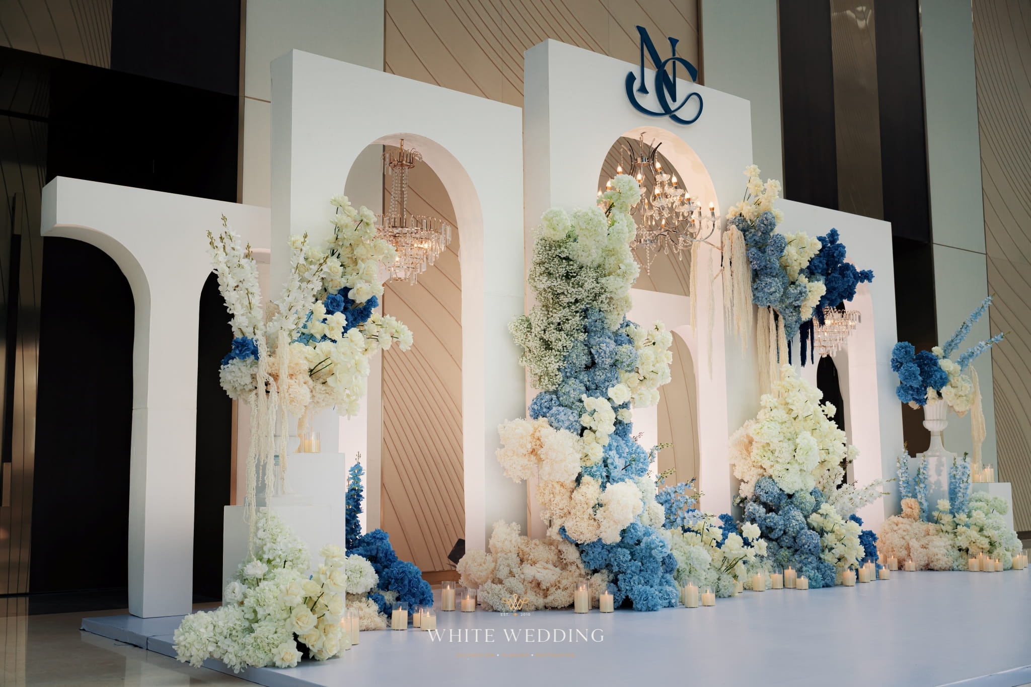 trang tri tiec cuoi love you at santorini white wedding 3