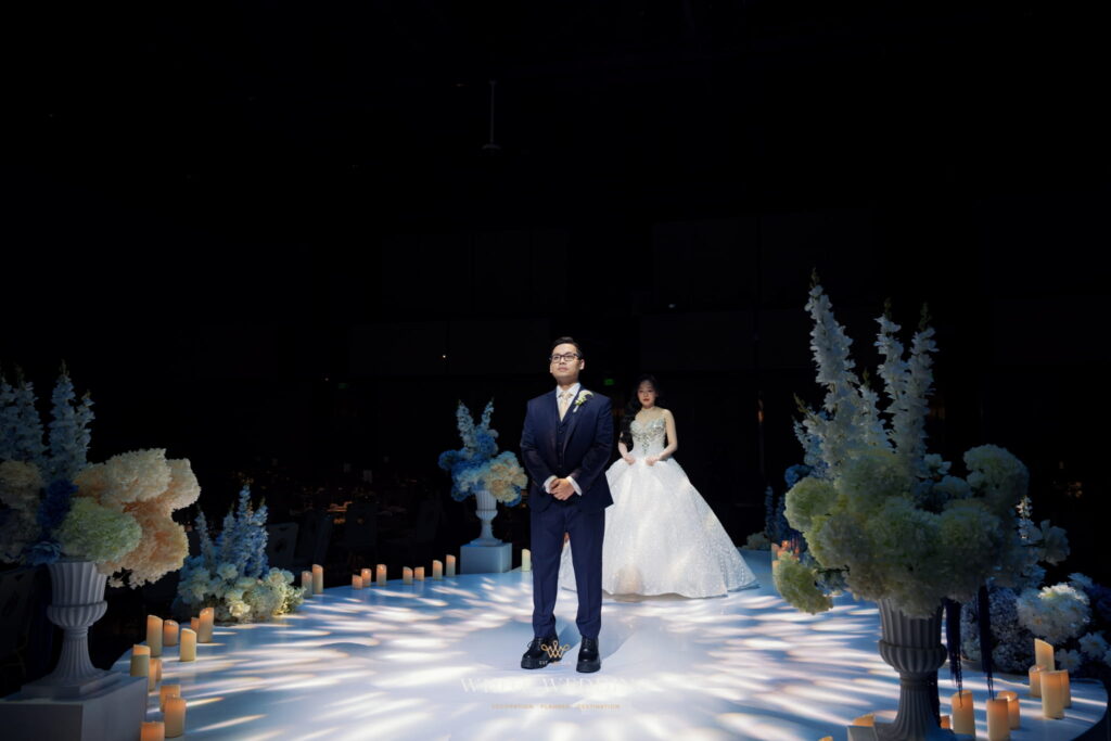 trang tri tiec cuoi love you at santorini white wedding 4 1