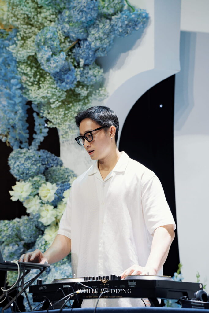 trang tri tiec cuoi love you at santorini white wedding 5 2