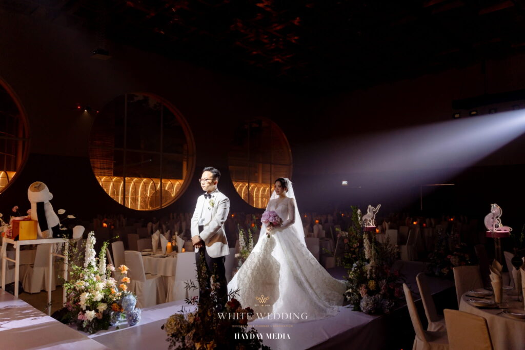 trang tri tiec cuoi no va meo white wedding 1 1
