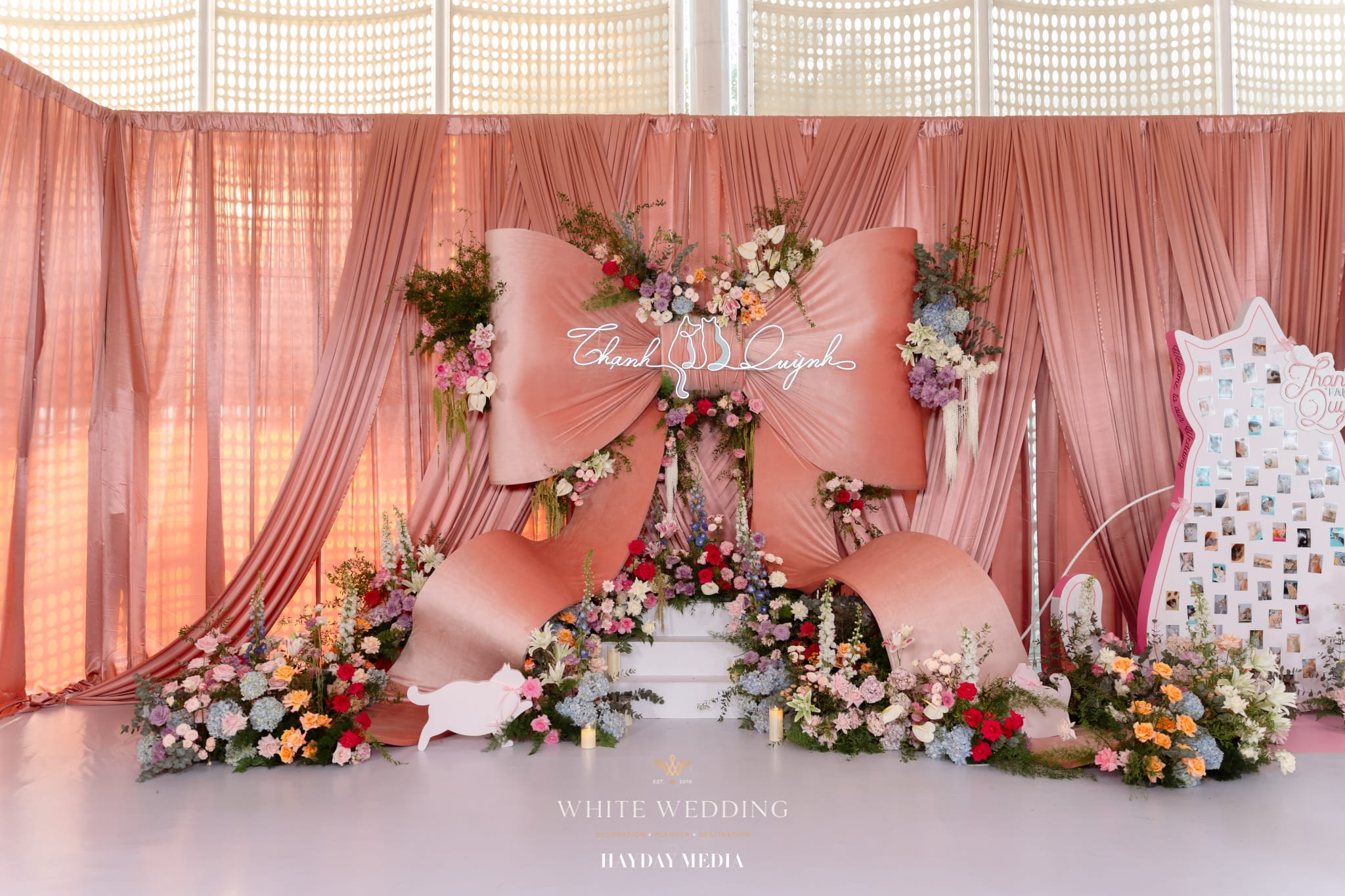 trang tri tiec cuoi no va meo white wedding 15