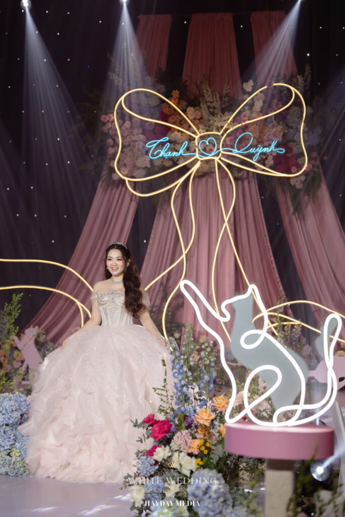 trang tri tiec cuoi no va meo white wedding 17 1