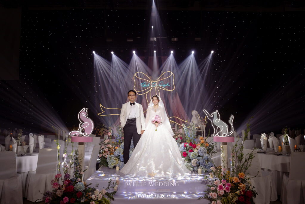 trang tri tiec cuoi no va meo white wedding 2 1