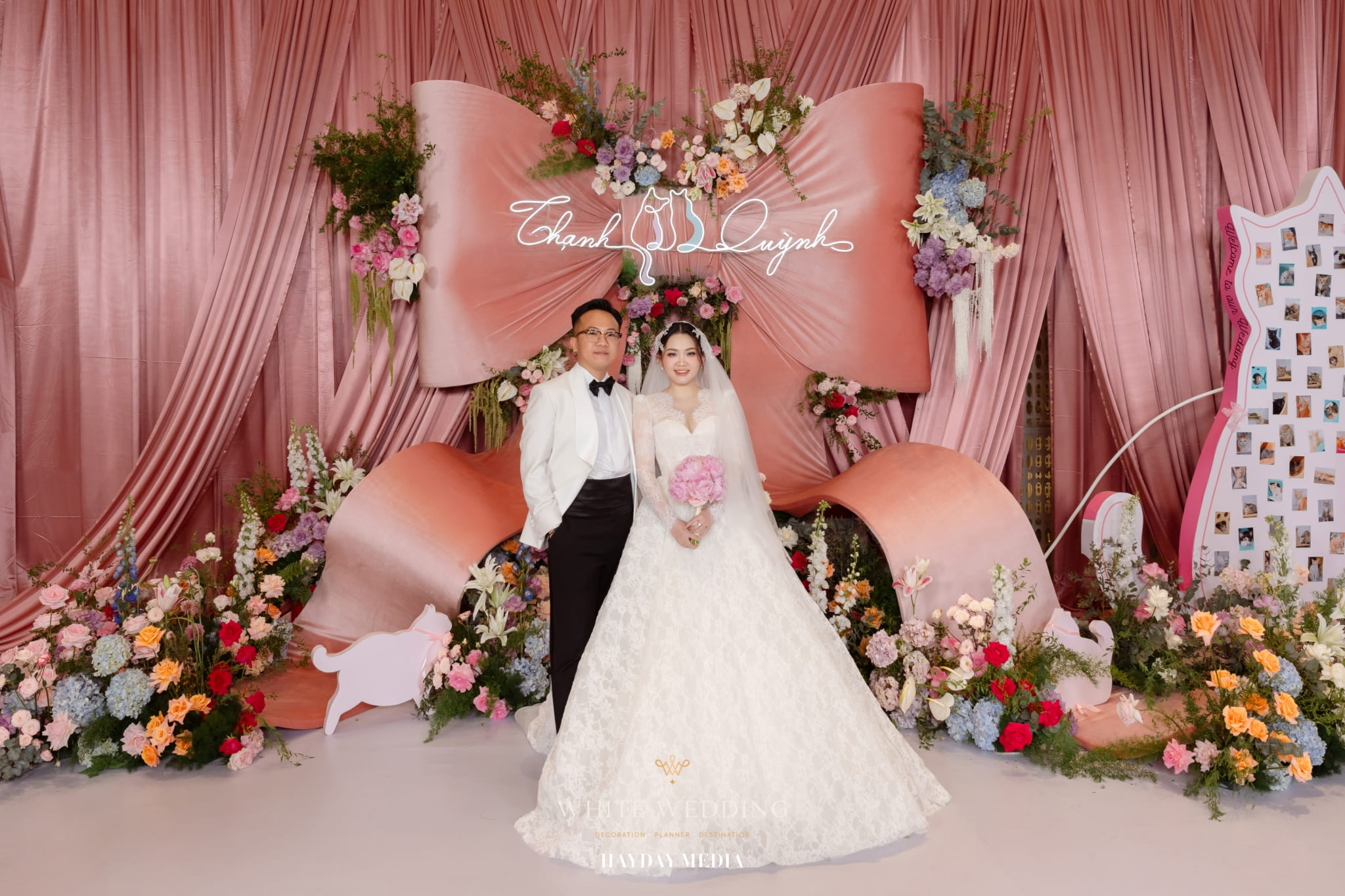 trang tri tiec cuoi no va meo white wedding 5 1