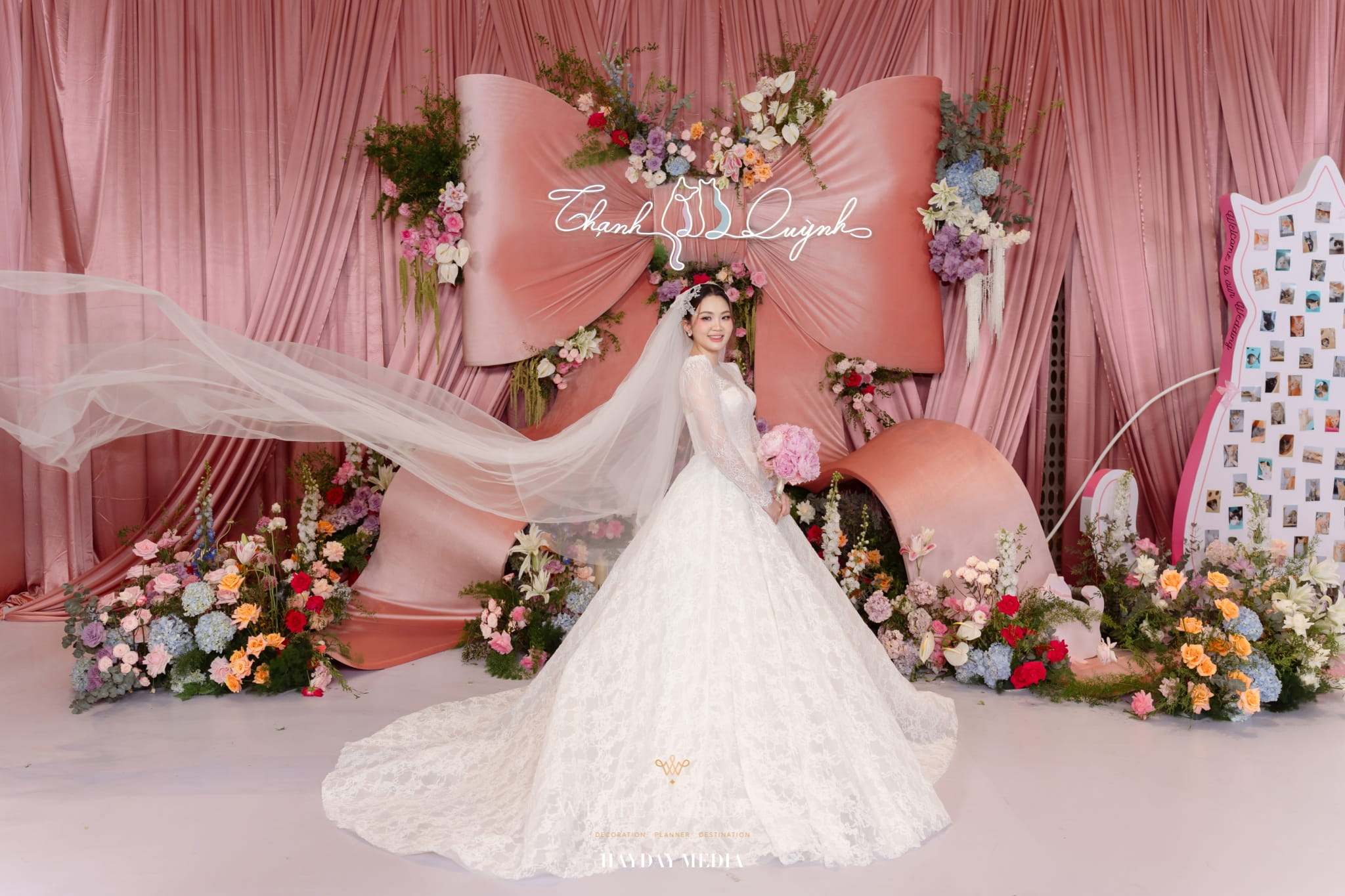 trang tri tiec cuoi no va meo white wedding 6 1