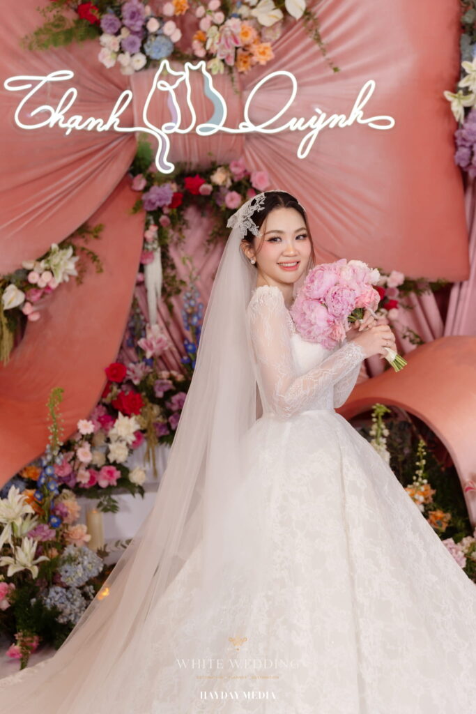 trang tri tiec cuoi no va meo white wedding 8 1