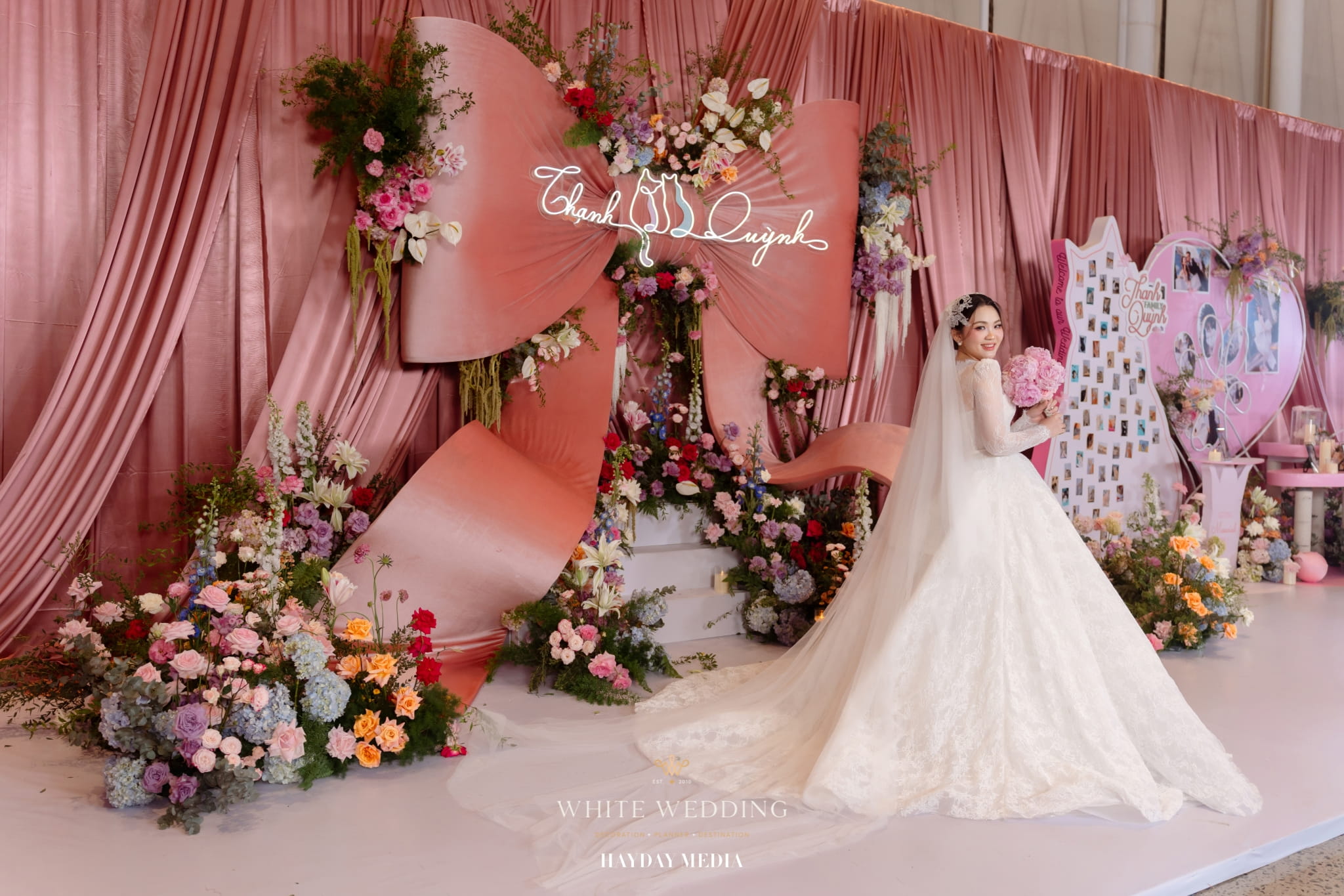 trang tri tiec cuoi no va meo white wedding 9 1