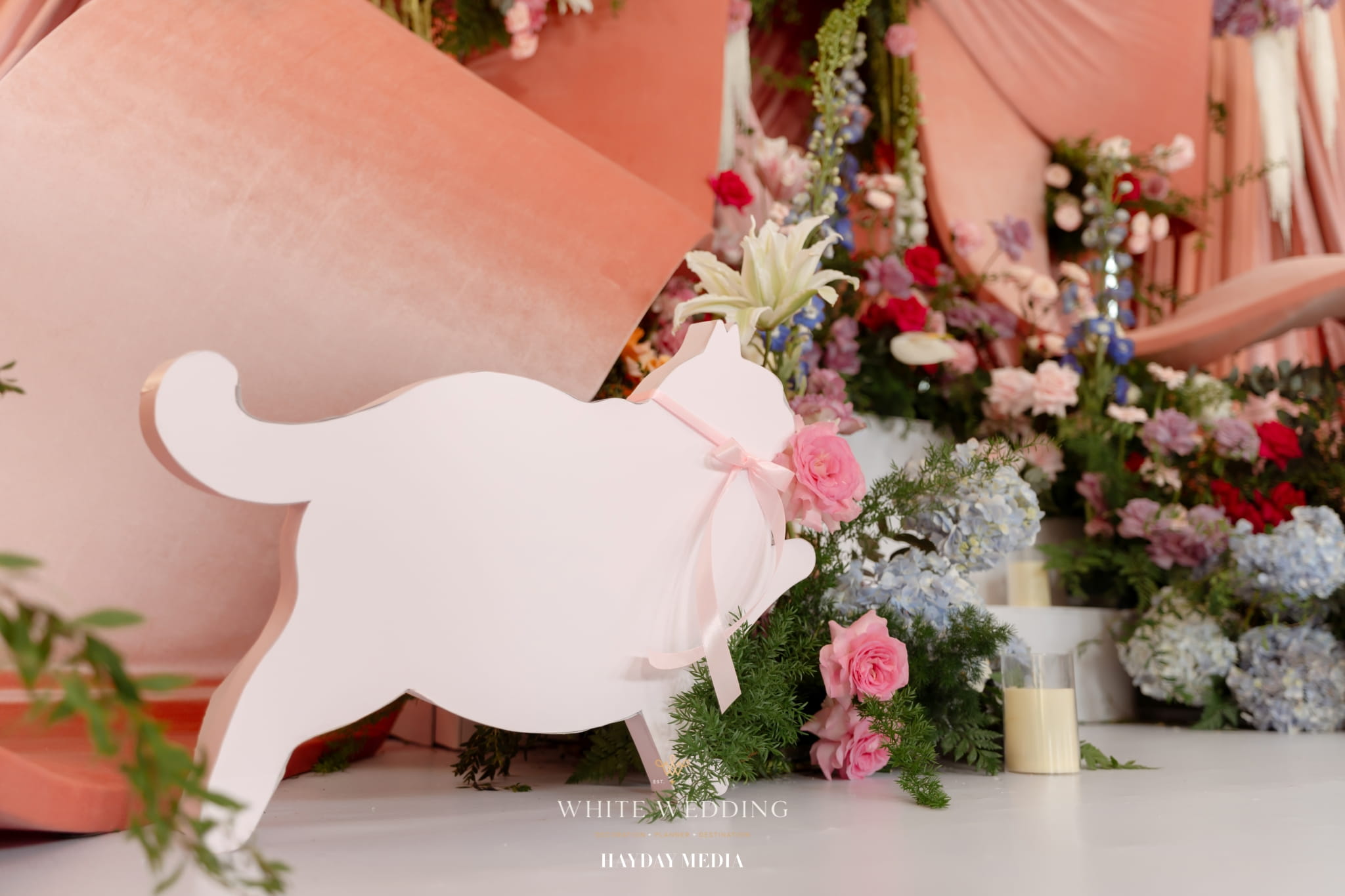 trang tri tiec cuoi no va meo white wedding 9
