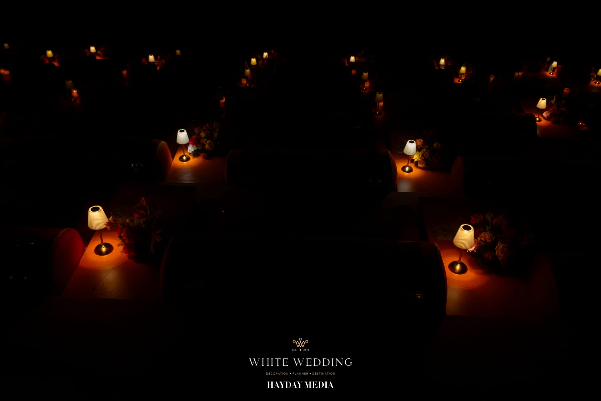 Tùy biến thủ công tại xưởng in-house White Wedding