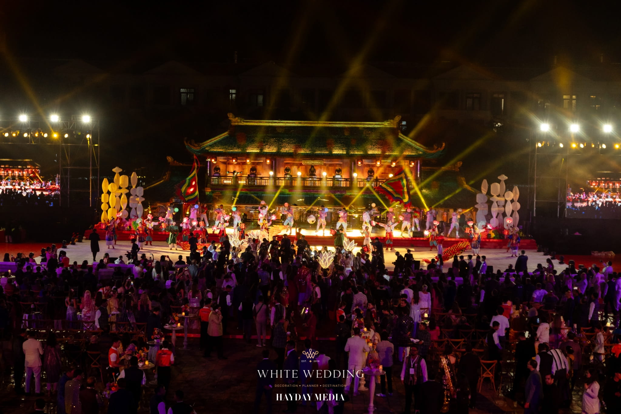White Wedding hoàn thiện không gian cưới quy mô lớn đúng hẹn