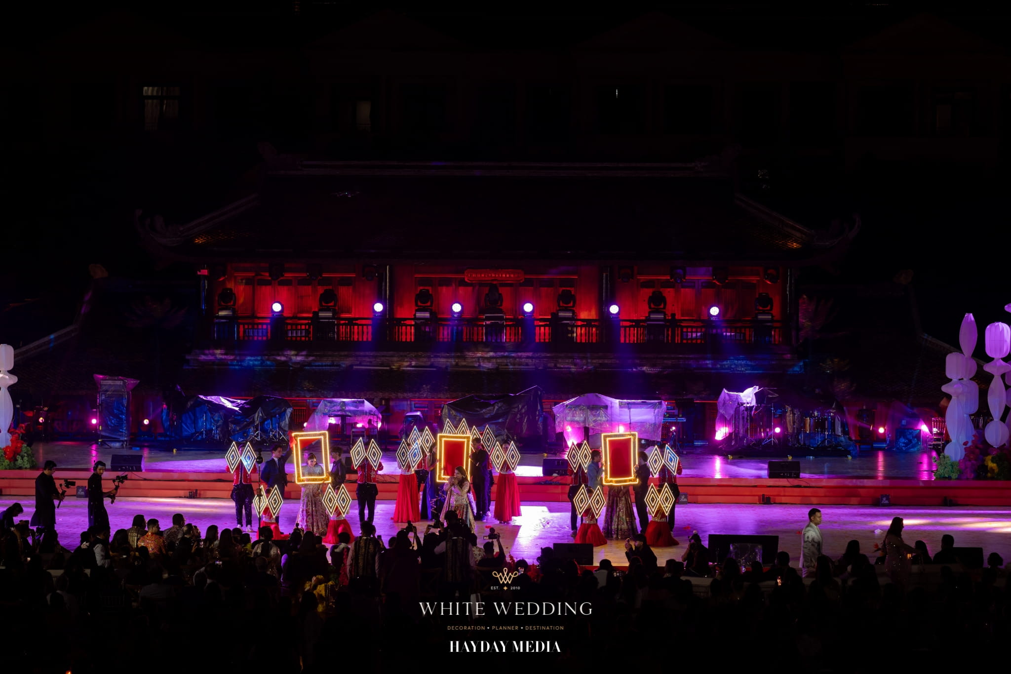 Sân khấu Sangeet Serenade in Saigon do White Wedding thực hiện