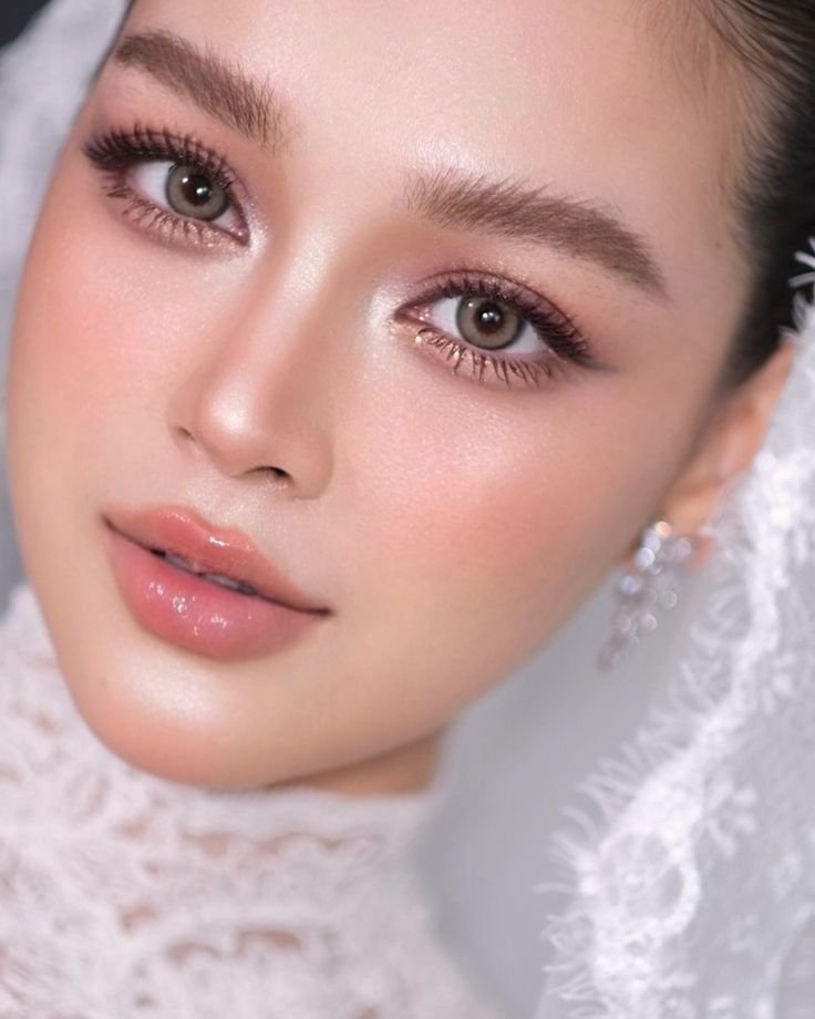 Trang Điểm Cô Dâu: Xu Hướng, Bảng Giá & Cách Chọn Makeup Artist 2 Classic Elegant bridal5