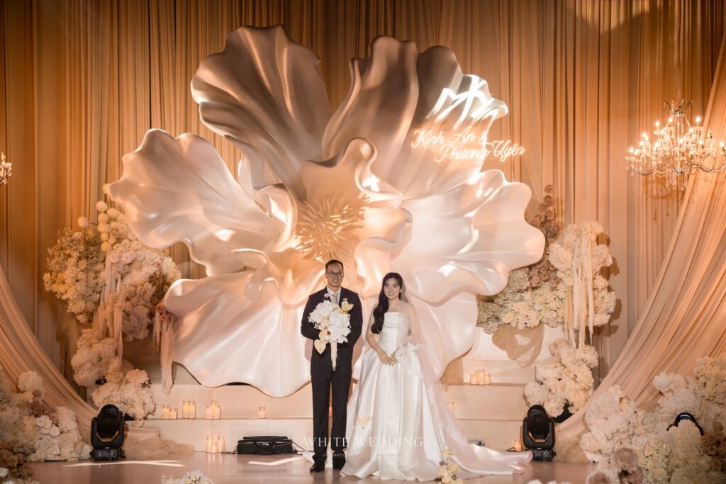 Ngân Sách Đám Cưới TP.HCM: Phân Bổ Chi Tiết Theo Hạng Mục 3 a symphony of bloom - xu huong dam cuoi 2026 - hoa cuoi