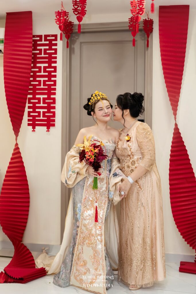 Áo dài, trang sức, makeup cho mẹ cô dâu: Bảng giá & gợi ý 2026 7 bai phat bieu xin dau 2