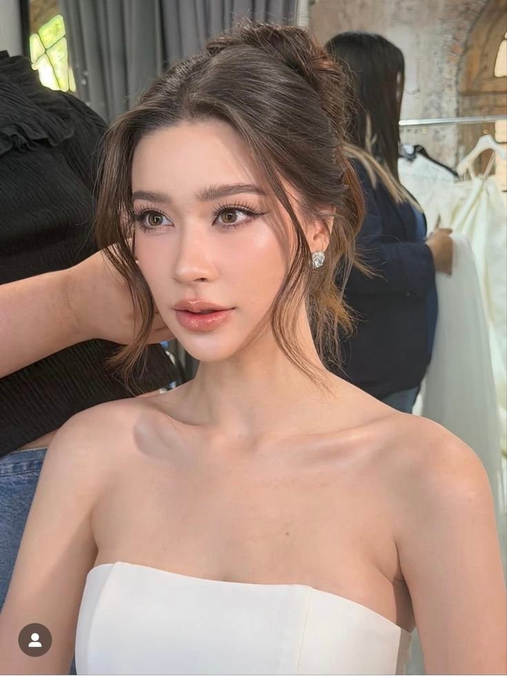 Makeup Cô Dâu 2026: 4 Tone Trang Điểm Đẹp Tự Nhiên Và Sang Trọng Được Yêu Thích Nhất 3 dewy glow makeup4