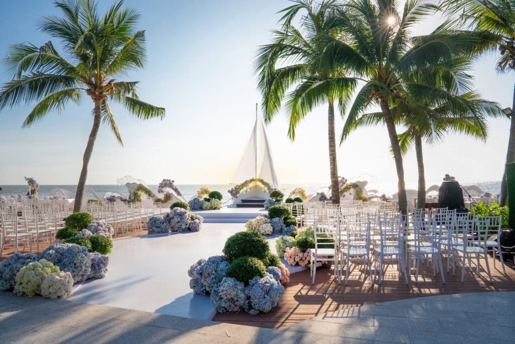Tiệc Cưới Ngoài Trời TP.HCM: Địa Điểm, Chi Phí & Lưu Ý Thực Tế 5 palace long hai resort5