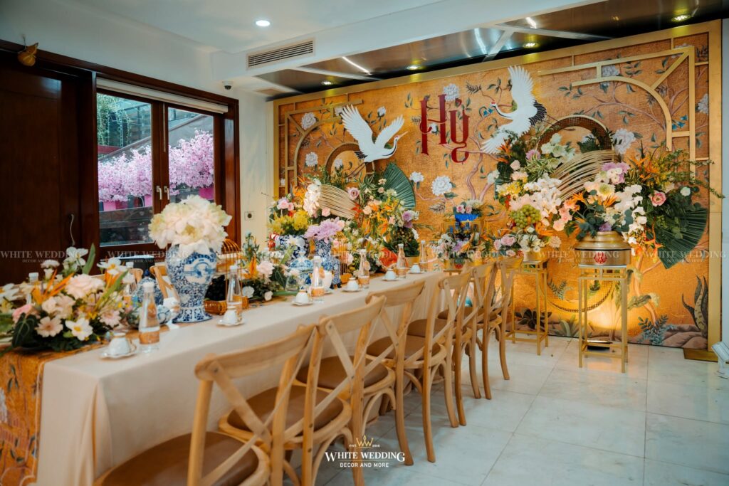 Trang trí lễ gia tiên Indochine: Hoa, vải lụa & đồng hồ cổ 4 trang tri gia tien 10