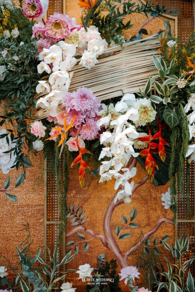 Trang trí lễ gia tiên Indochine: Hoa, vải lụa, đồng hồ cổ 7 trang tri gia tien 8