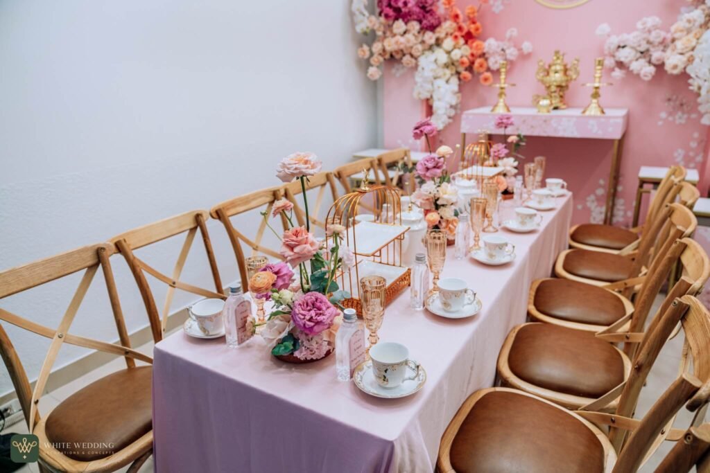 Trang Trí Gia Tiên Nhà Phố: Kinh Nghiệm Bố Trí Theo 3 Kiểu Nhà Ở Sài Gòn 2 trang tri le gia tien elegantly sweet white wedding 5a.jpg 6