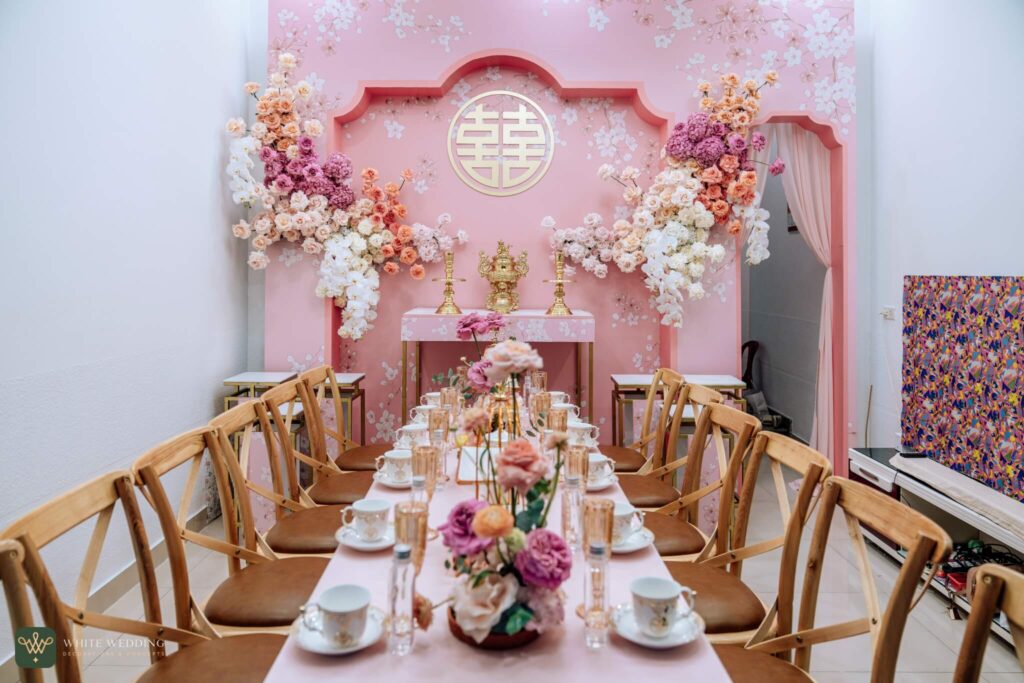 Trang Trí Lễ Gia Tiên Đẹp 2026: Xu Hướng, Phong Cách & Mức Giá Tham Khảo 13 trang tri le gia tien elegantly sweet white wedding 5a.jpg 8