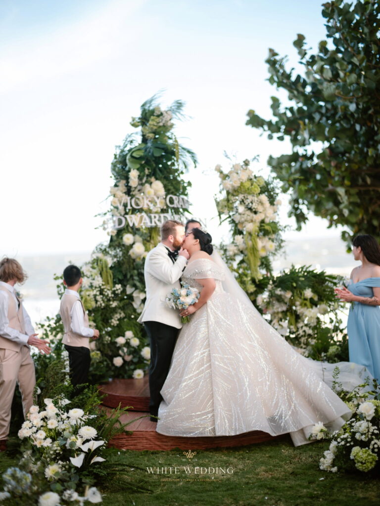 trang tri le vows endless waves white wedding 35