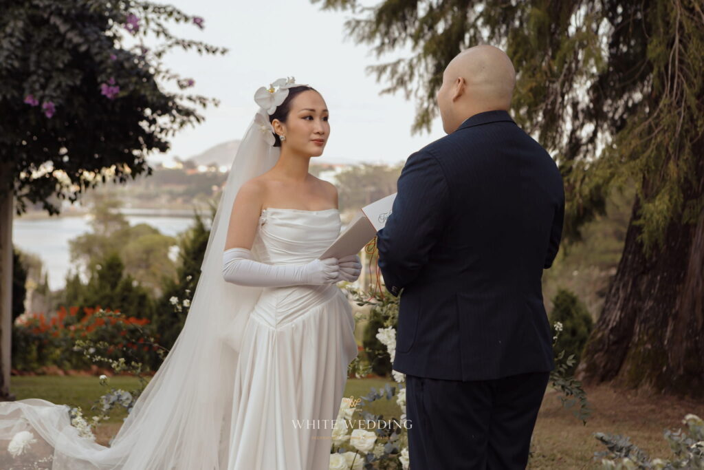 trang tri le vows tri a love intertwined white wedding 31
