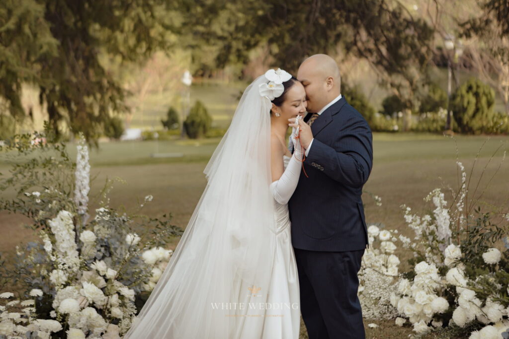 trang tri le vows tri a love intertwined white wedding 34
