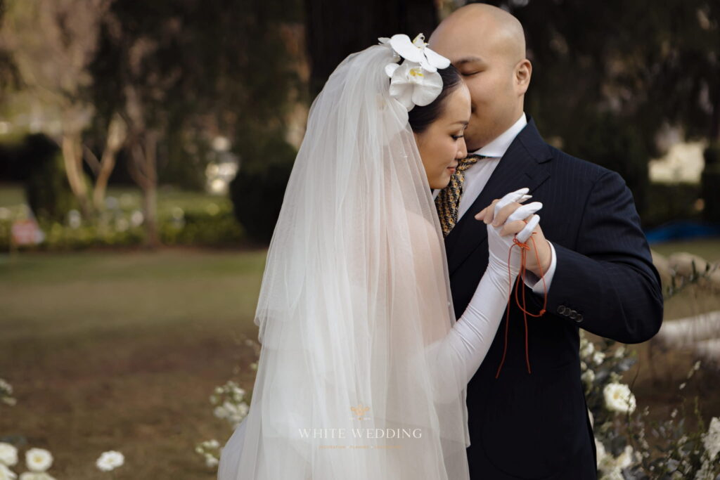 trang tri le vows tri a love intertwined white wedding 35