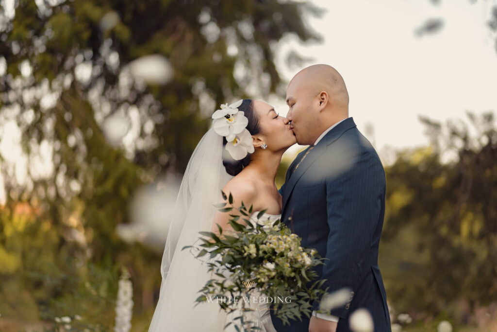 trang tri le vows tri a love intertwined white wedding 50