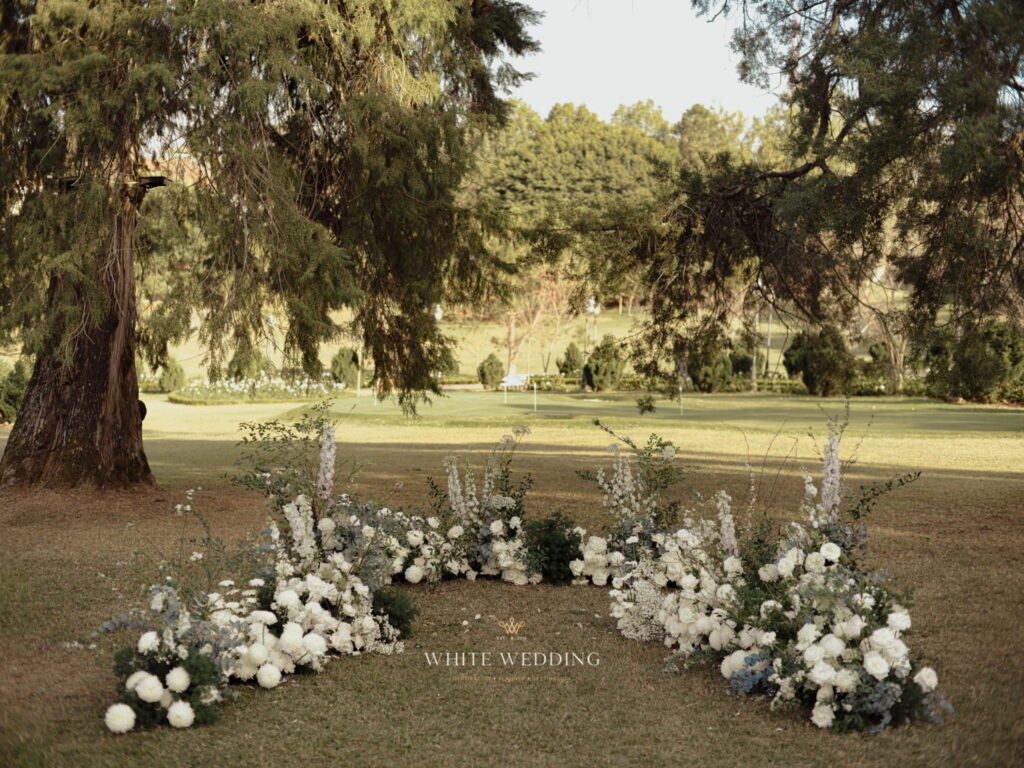 trang tri le vows tri a love intertwined white wedding 54