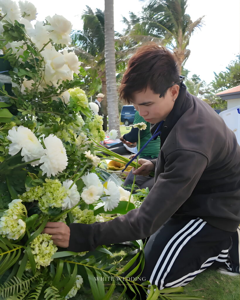 Tiệc Cưới Ngoài Trời TP.HCM: Địa Điểm, Chi Phí & Lưu Ý Thực Tế 18 trang tri tiec cuoi green land white wedding 4