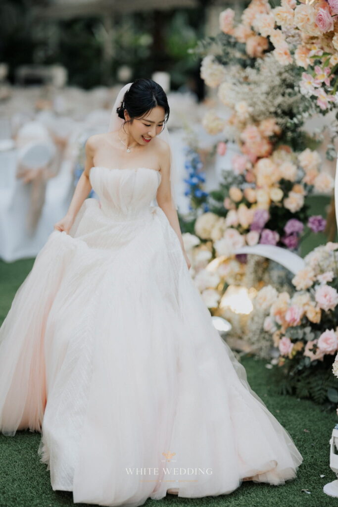 trang tri tiec cuoi love in bloom white wedding 16