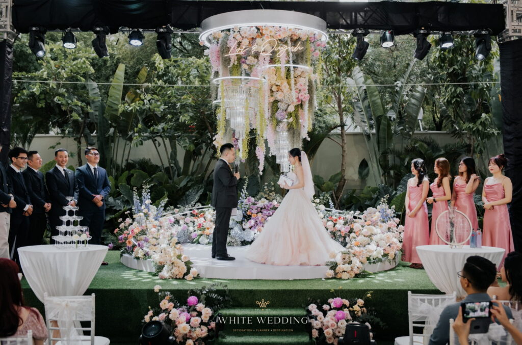 trang tri tiec cuoi love in bloom white wedding 21