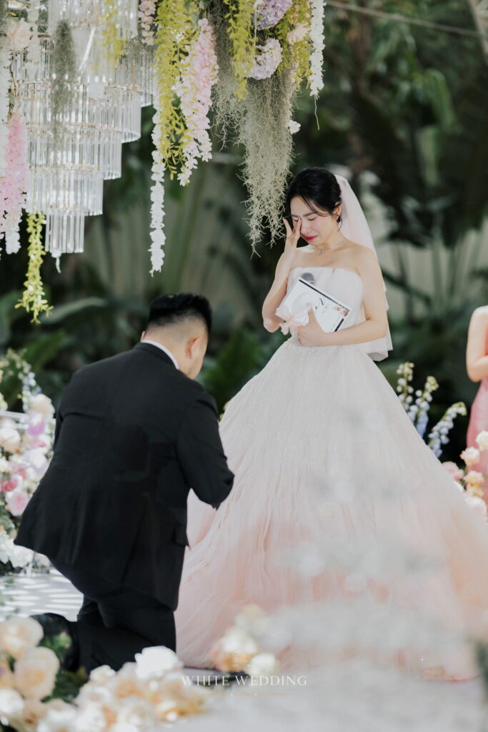 trang tri tiec cuoi love in bloom white wedding 23