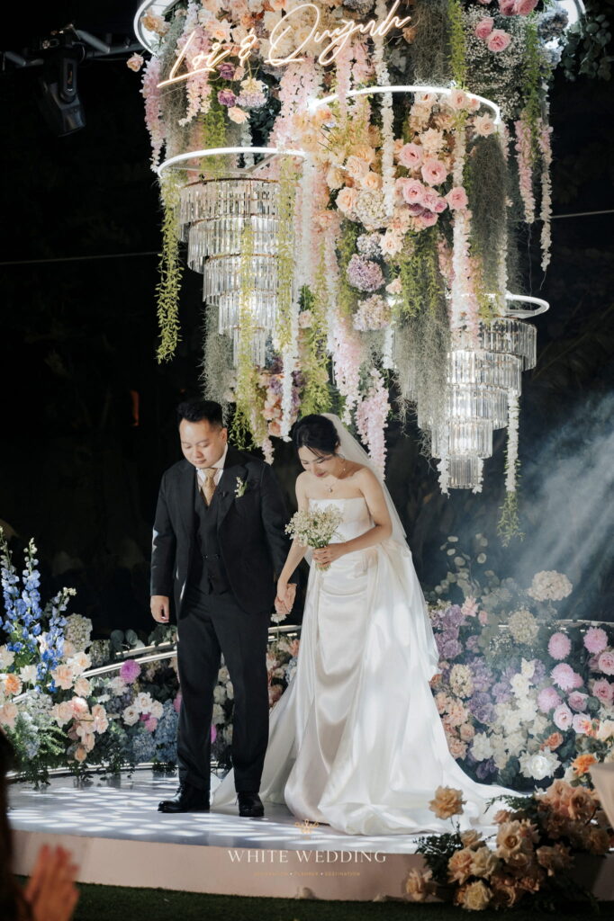trang tri tiec cuoi love in bloom white wedding 34