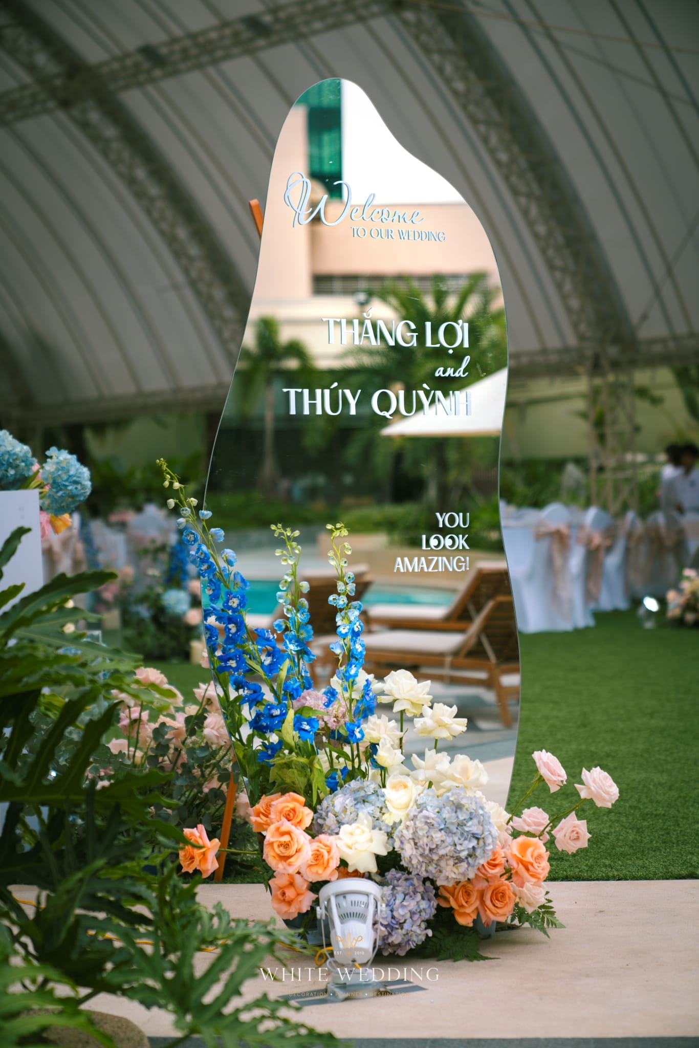 trang tri tiec cuoi love in bloom white wedding 41