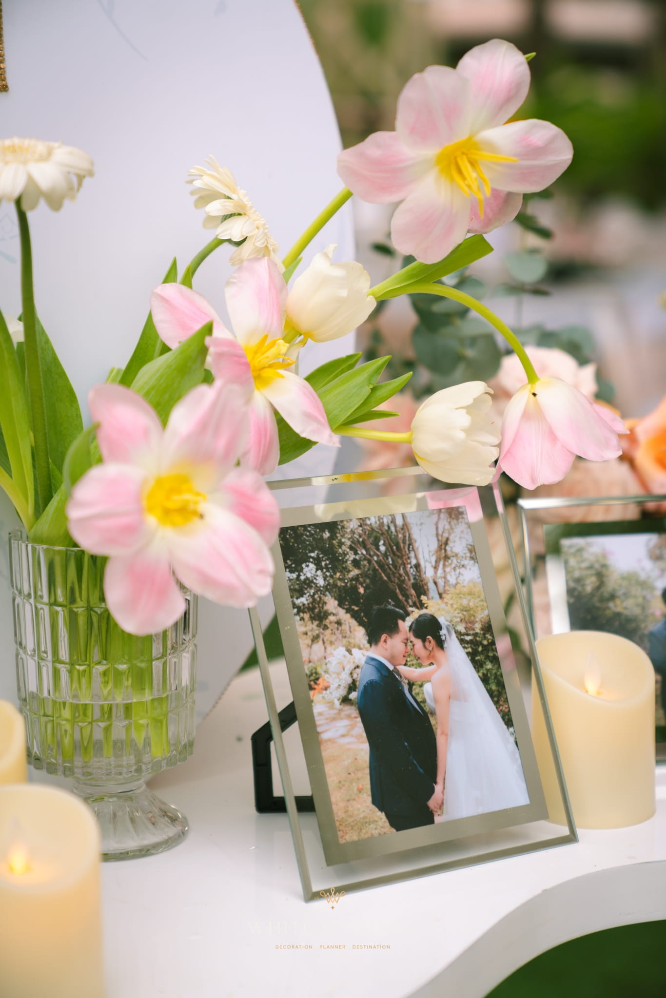 trang tri tiec cuoi love in bloom white wedding 48