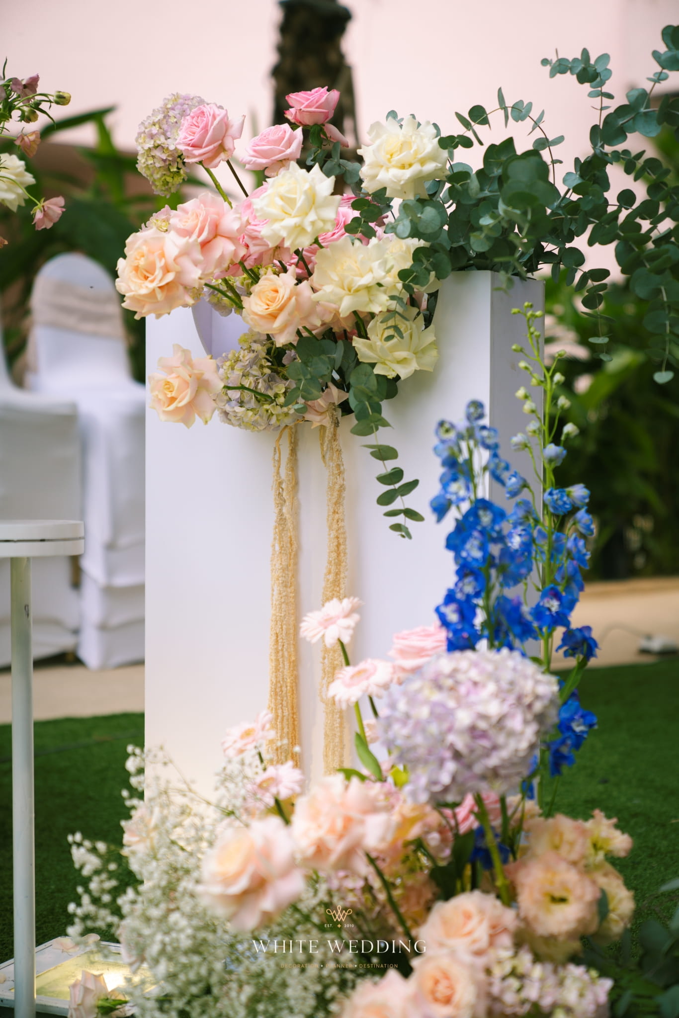 trang tri tiec cuoi love in bloom white wedding 50