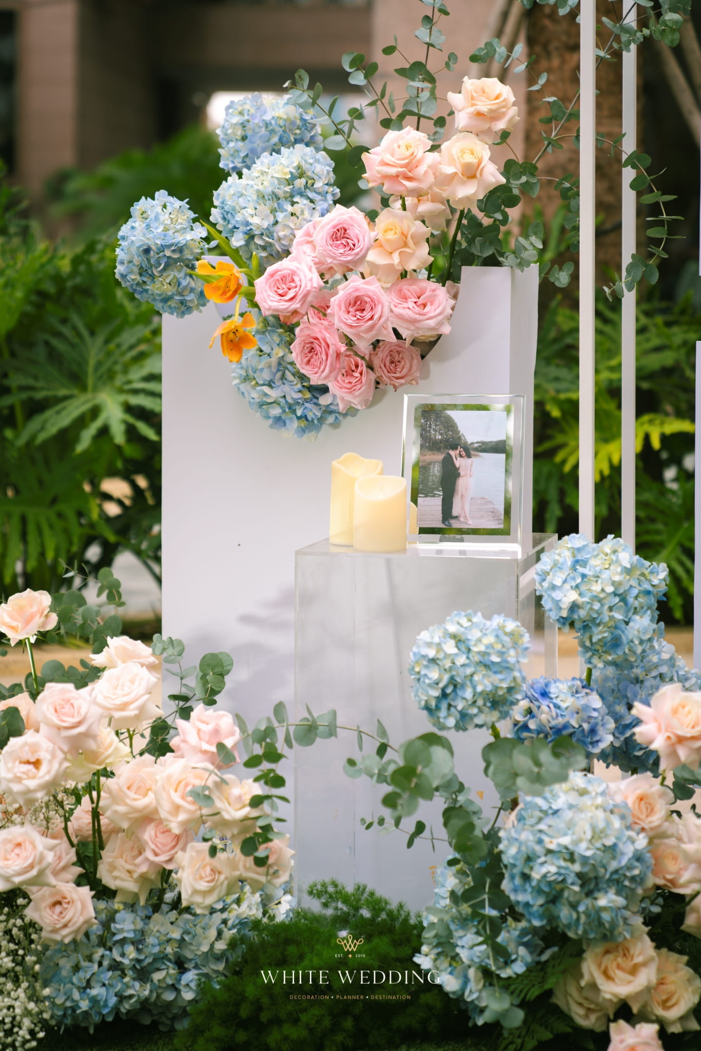 trang tri tiec cuoi love in bloom white wedding 51