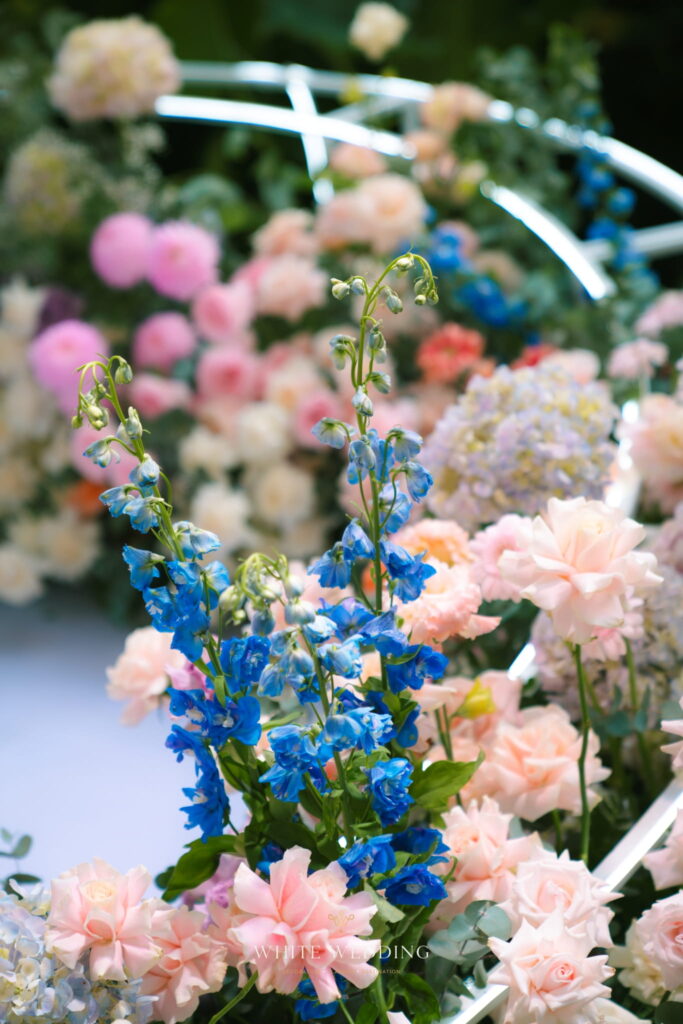 trang tri tiec cuoi love in bloom white wedding 55