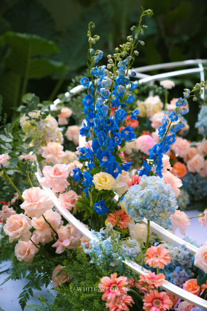 trang tri tiec cuoi love in bloom white wedding 57