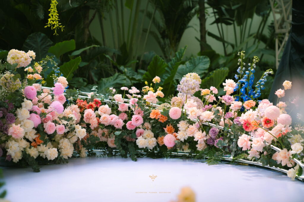 trang tri tiec cuoi love in bloom white wedding 58