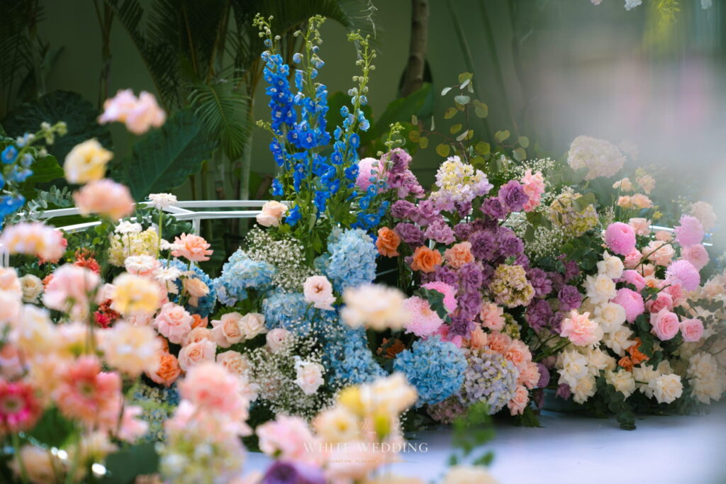 trang tri tiec cuoi love in bloom white wedding 59