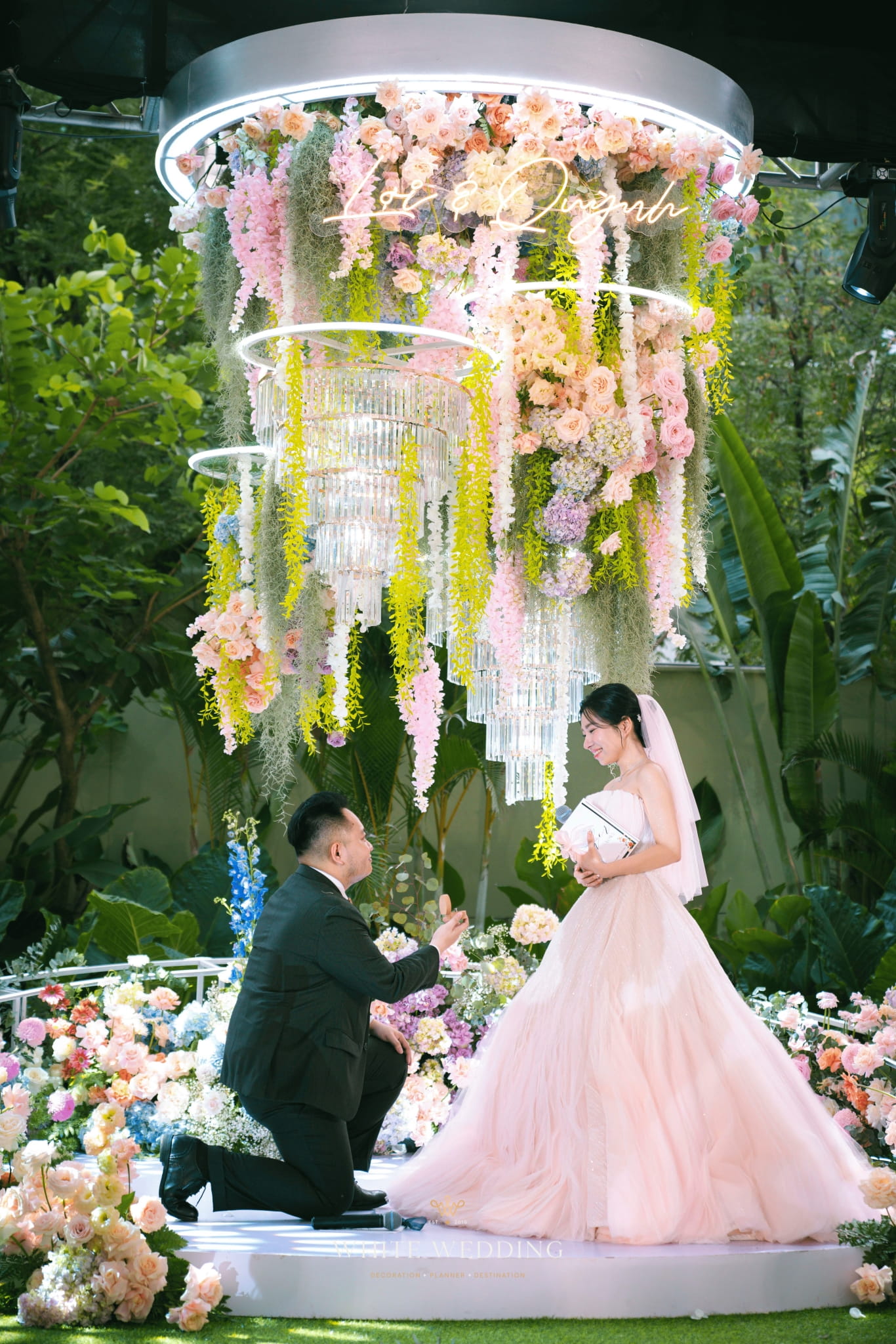 trang tri tiec cuoi love in bloom white wedding 63